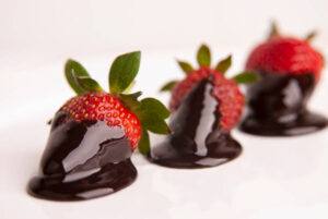 Homemade-Ice-Cream-Treats-For-Valentines-Day-image-11-strawberries-coated-in-dark-chocolate-frosted-fusions