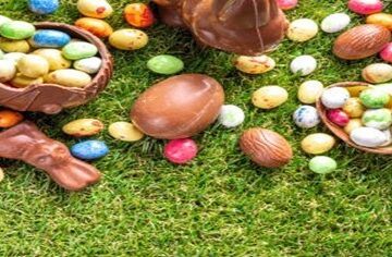 Easter-Eggs-travaganza-Homemade-Easter-Egg-Ice-Cream-Ideas-featured-image-edited-200x650w-chocolate-easter-eggs-and-mini-colourful-eggs-scattered-on-grass-frosted-fusions