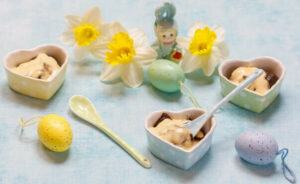 easter-sundae-fundae-homemade-ice-cream-ideas-for-easter-image-4-ice-cream-in-heart-shaped-dishes-with-daffodils-and-easter-eggs-scattered-frosted-fusions