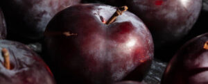 homemade-caramelised-plum-and-cardamom-ice-cream-image-2-fresh-plums-frosted-fusions