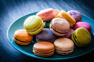 homemade-macaron-ice-cream-recipes-and-ideas-image-6-plate-of-vmacarons-different-colours-Frosted-Fusions
