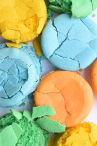 homemade-macaron-ice-cream-recipes-and-ideas-image-9 cracked shell macarons Frosted fusions